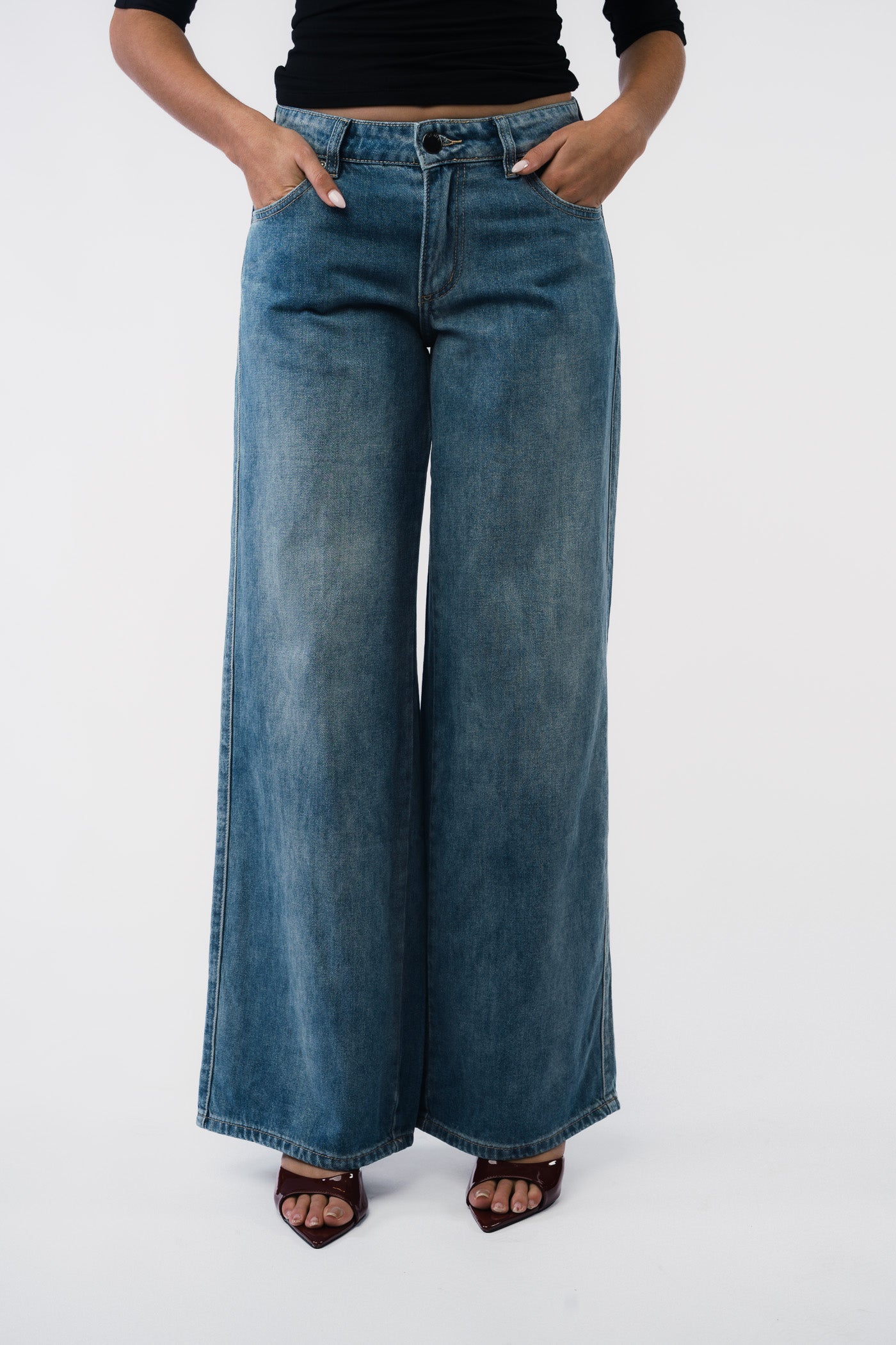 Gigi Low Wide Jeans